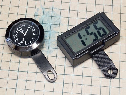 以前購入した中国製アナログバイク用時計と100均材料で作ったバイク用時計の比較