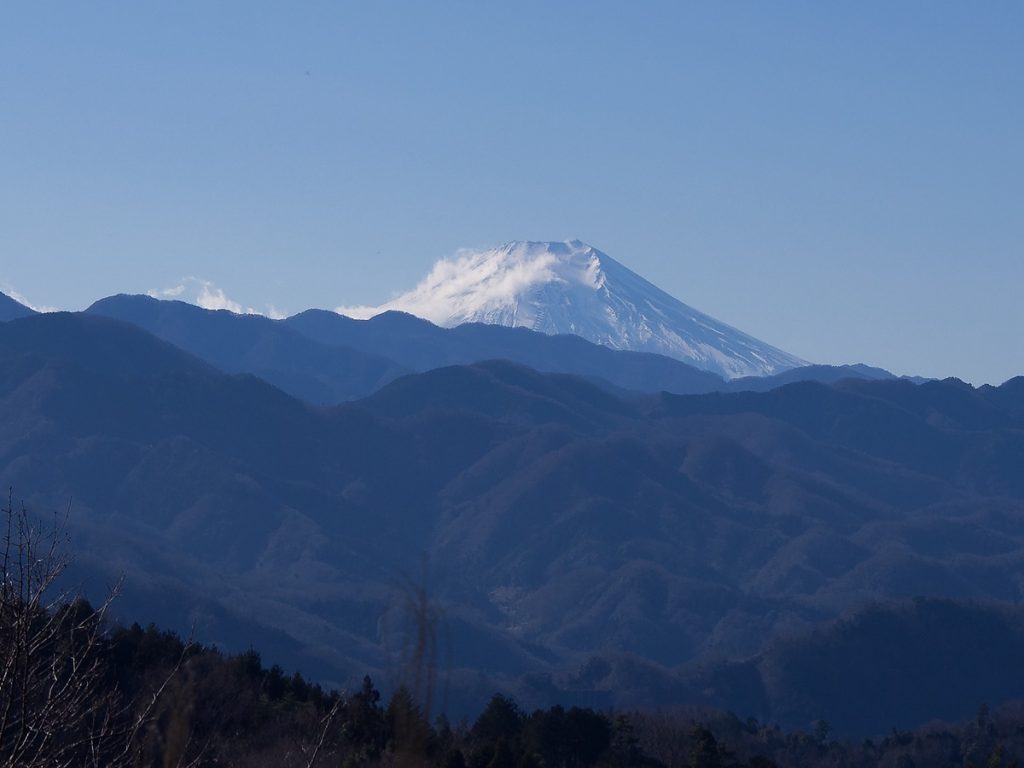 神奈川最北部のとある林道から見える富士山