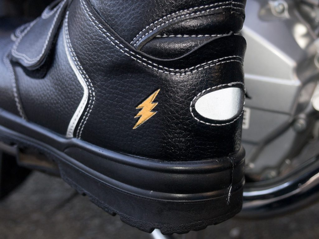 バイク用ブーツ・WM静電ハイカットセーフティシューズHS270_踵部分の反射材