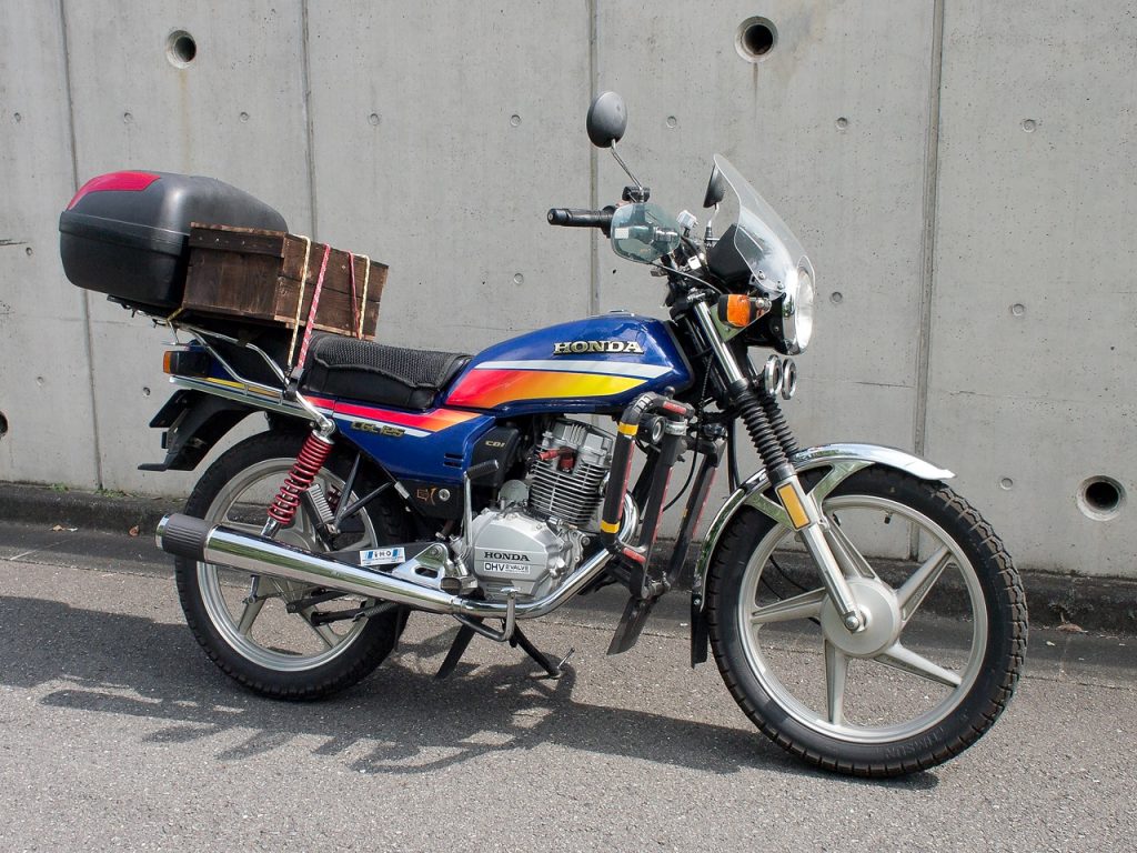 CGL125に自作木箱を乗せた全体像