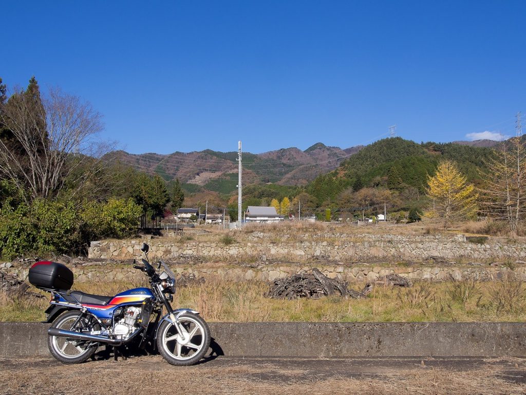 紅葉ツーリング2024船宮神社付近の元農地の石垣